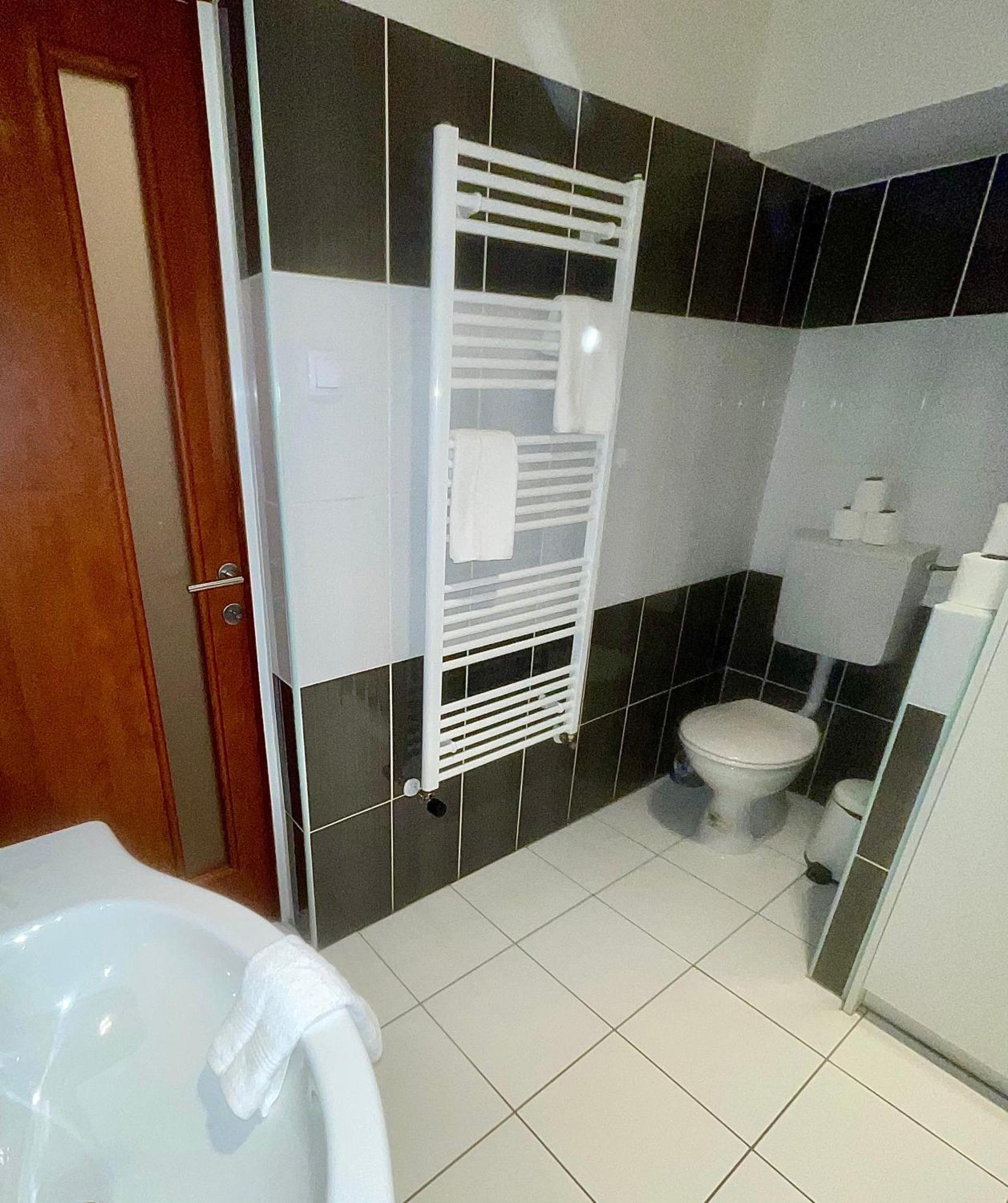 Vivien Apartment บูดาเปสต์ ภายนอก รูปภาพ